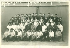 畢業老照片，取一個人半身、修復清晰